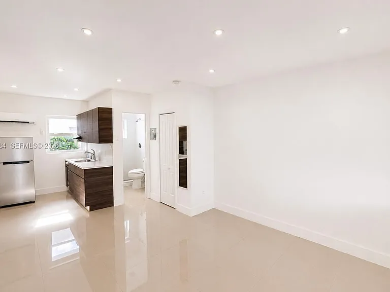 551 NE 61st St #3 — Photo 3