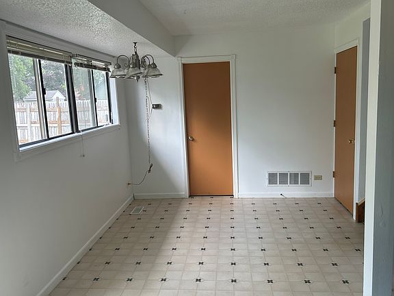 5th image of 3062 Timber Hill Ln
