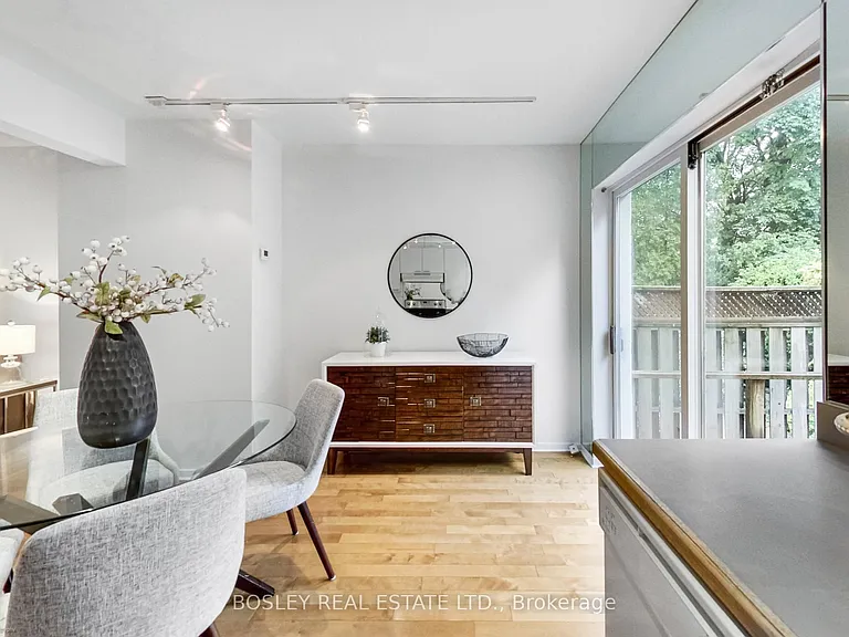 140 Helendale Ave — Photo 14