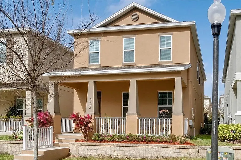 3 bed, 2.0 bath, 1829 sqft, $2,600 — Photo 2