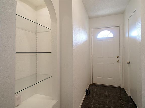 5th image of 2403 Cambridge Dr