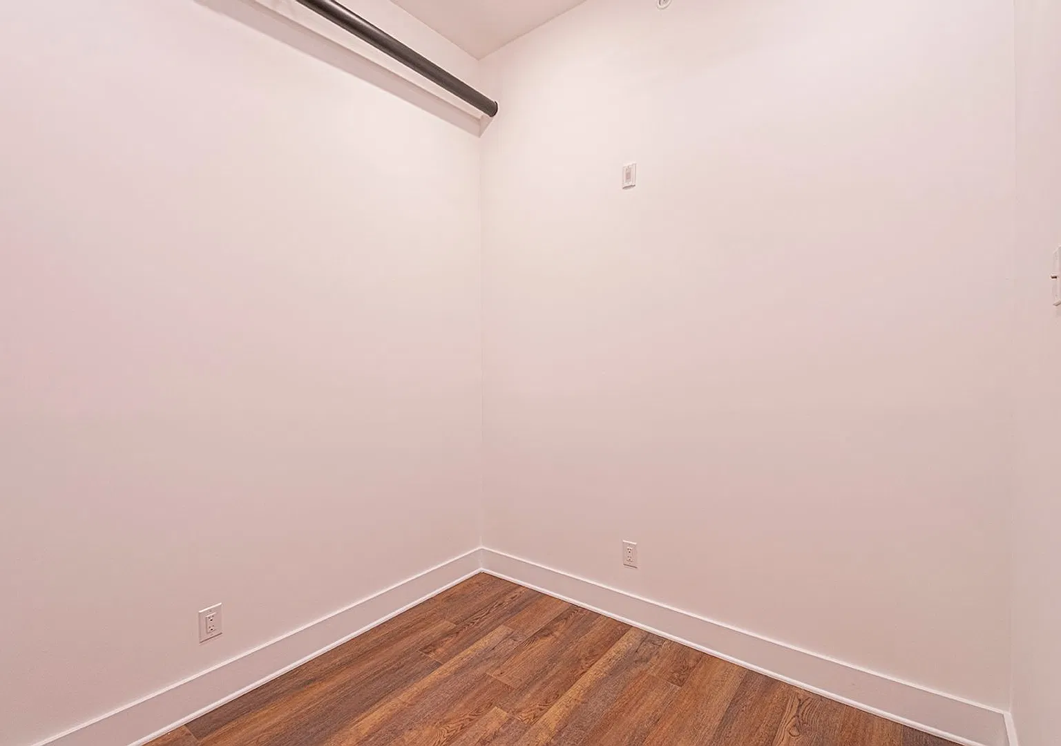 1211 Bainbridge St — Photo 4
