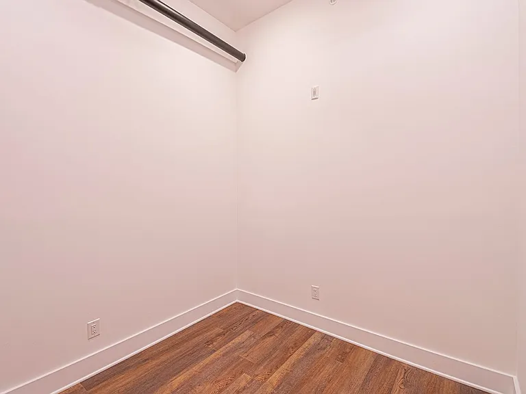 1211 Bainbridge St — Photo 4