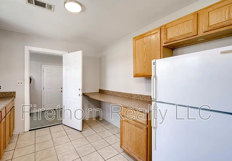 2315 Tobacco Rd — Photo 9