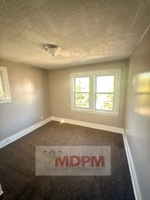 3 bed, 1.5 bath, 1479 sqft, $1,200 — Photo 2