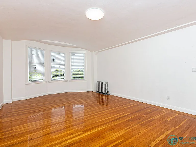 1945 Broadway St #102 — Photo 3