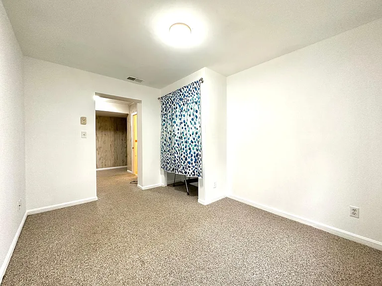 4 Renmark Ct — Photo 36