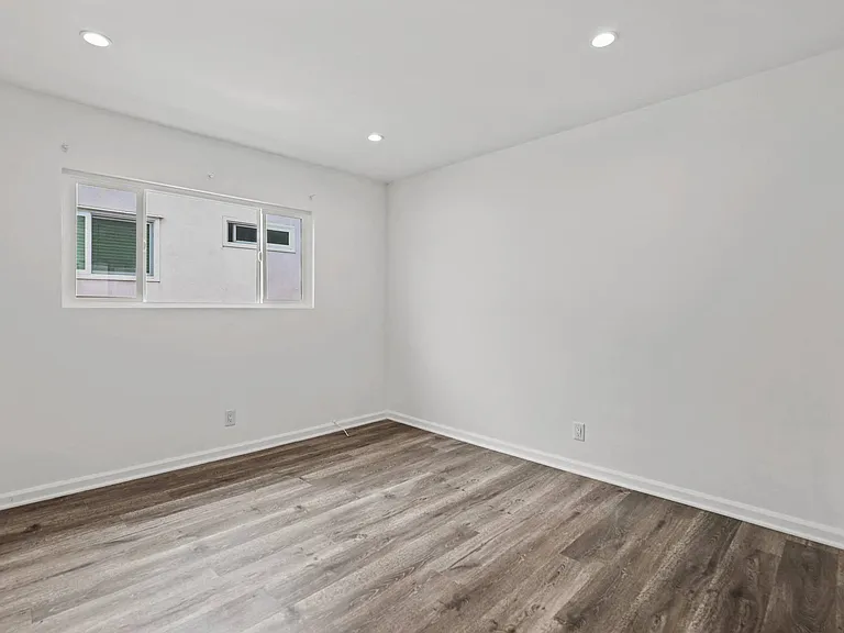 d Lighting, Vinyl Flooring, and Large Windows