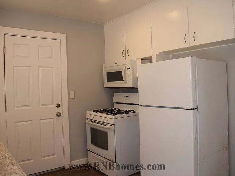 440 Lampasas Ave — Photo 5