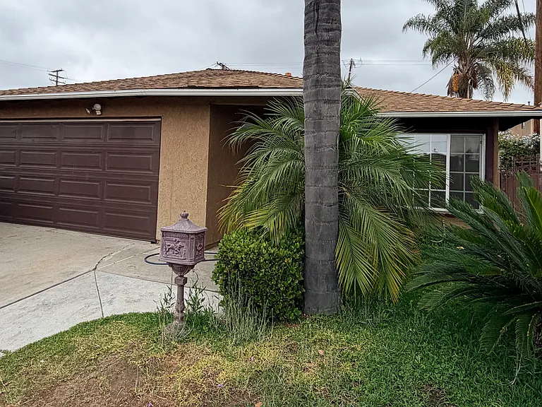 13015 Oak St — Photo 1