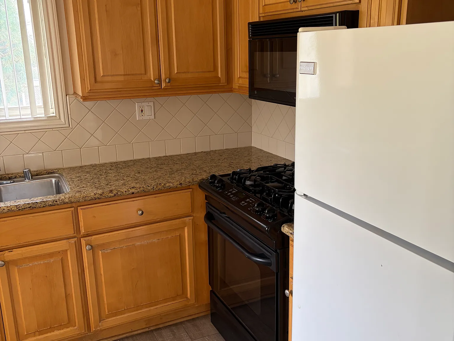 2 bed, 1100 sqft, $3,150 — Photo 2
