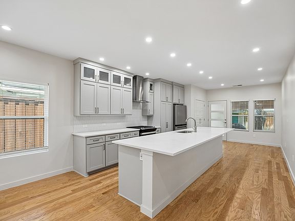 5th image of 710 N Madison Ave
