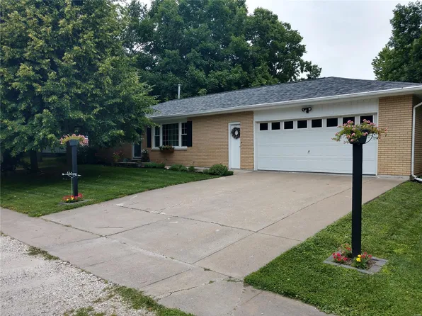 203 E Church St, Mendon, IL 62351
