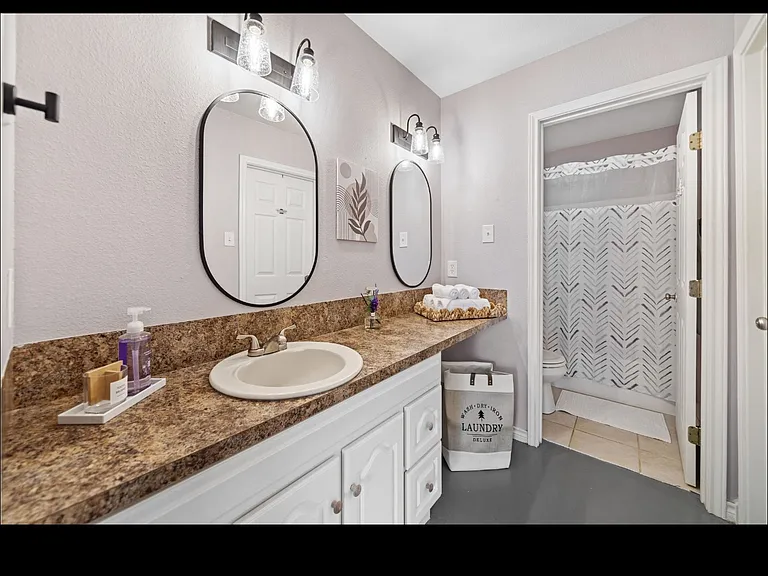 813 Oriole St — Photo 24