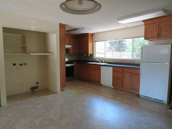 4th image of 176 Claremont Dr