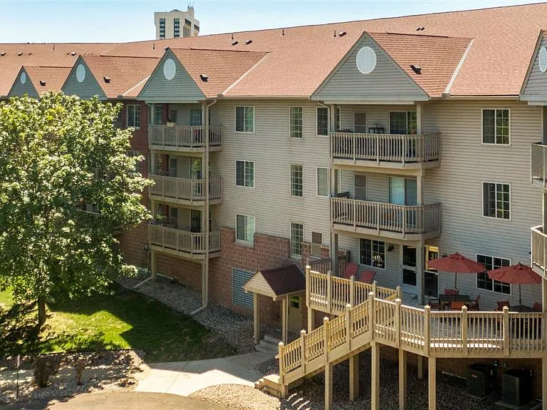 Creekside Apartments — Photo 45