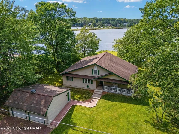 2158 Shore Line Dr, Pocono Summit, PA 18346