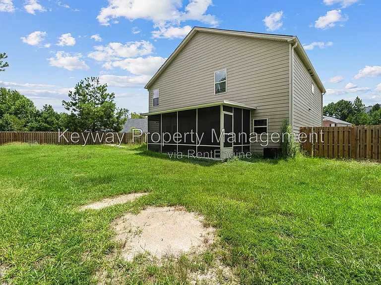 910 Clover Ct — Photo 25