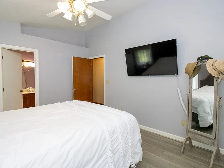 9990 Fraze Rd — Photo 17