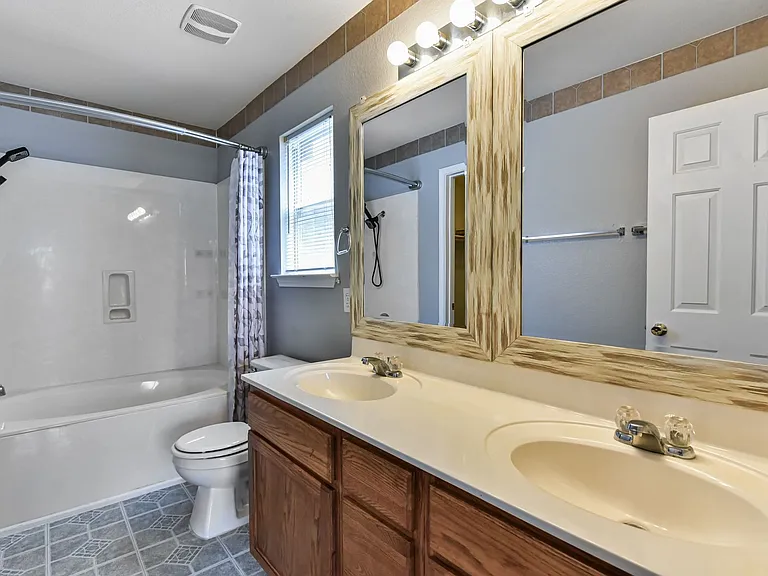 4600 Donegal Bay Ct — Photo 31
