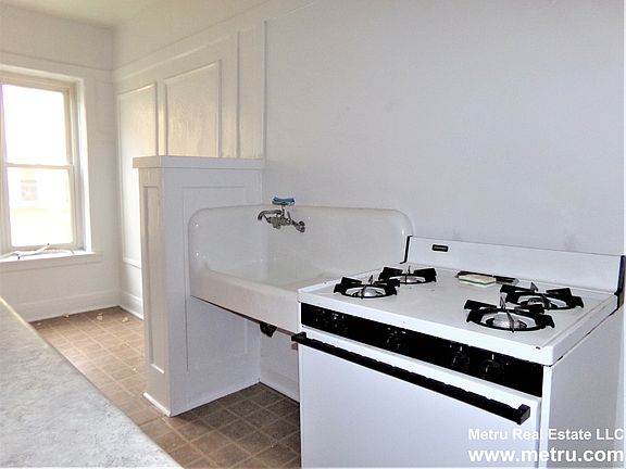 4th image of 6538 N Lakewood Ave #8