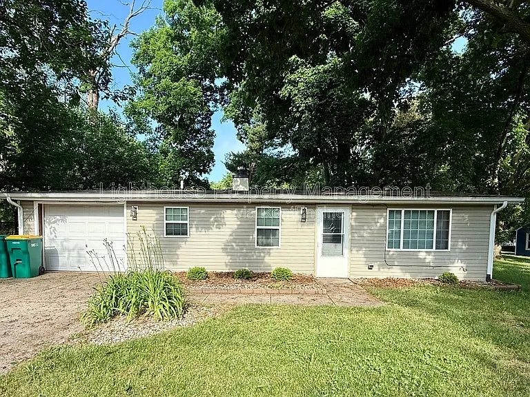 8118 Howard St — Photo 1