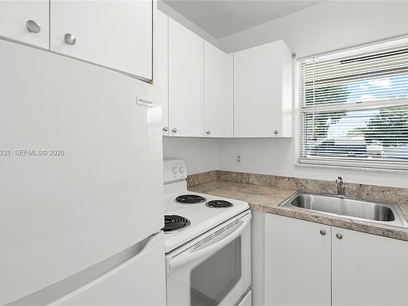 5th image of 856 SW 10th St APT 1