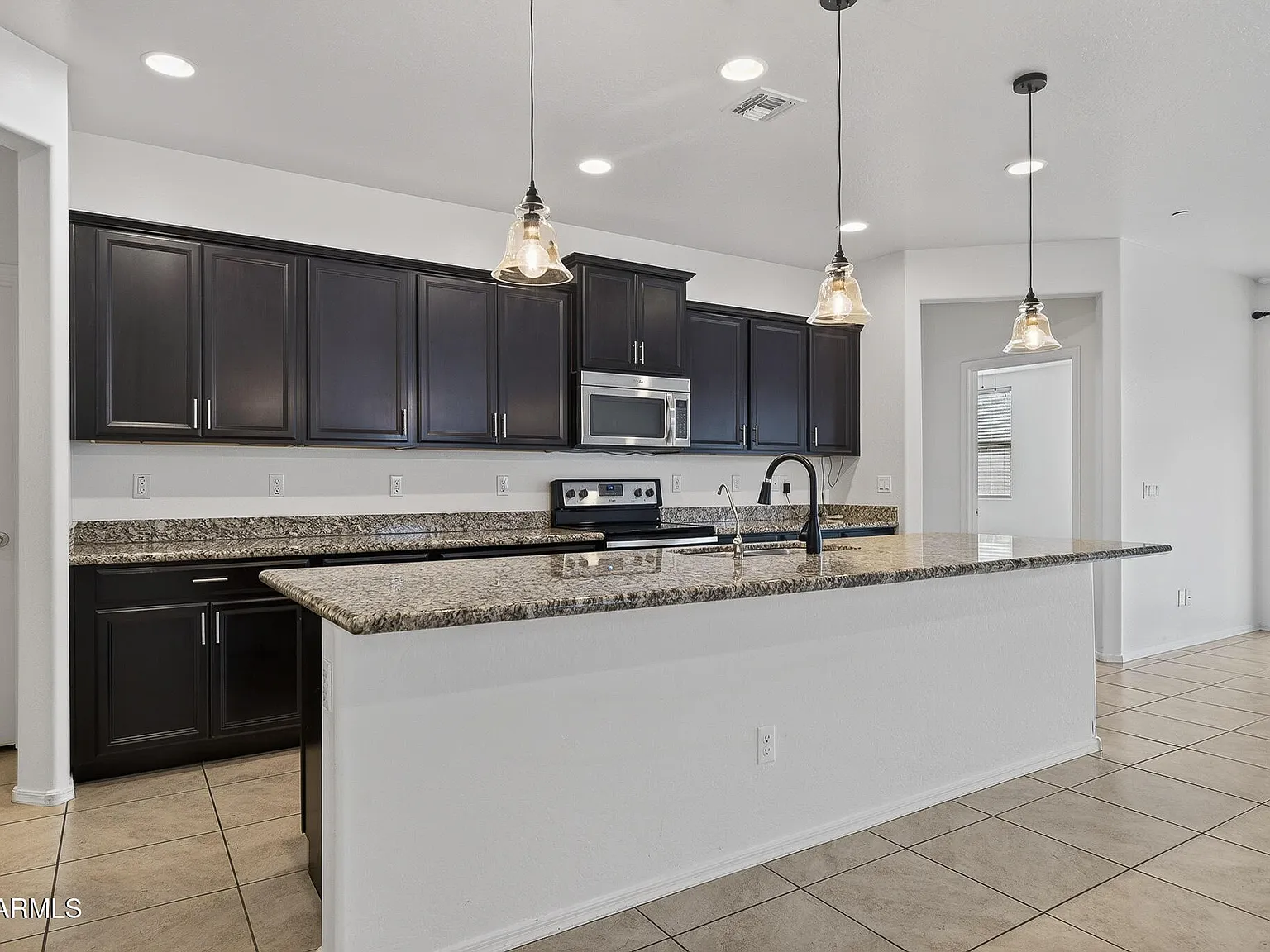 4 bed, 2.0 bath, 1905 sqft, $2,400 — Photo 2