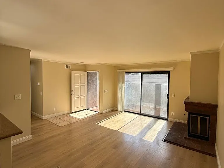 2394 Royal Ave #30 — Photo 7