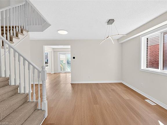 4th image of 19 Midanbury Way