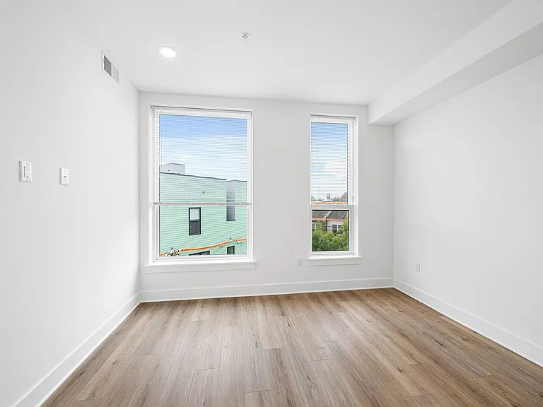 4324 Lancaster Ave — Photo 36