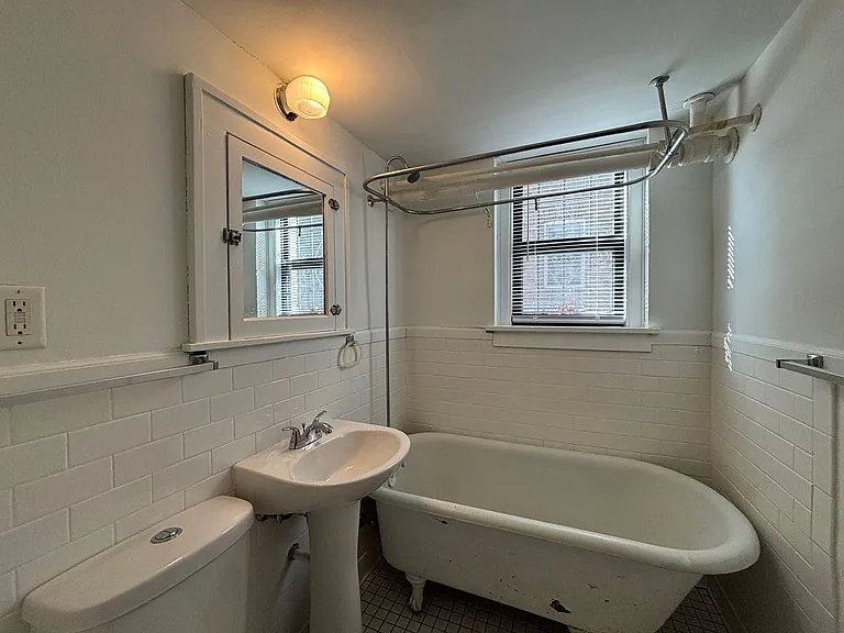 1091 Goodrich Ave — Photo 12