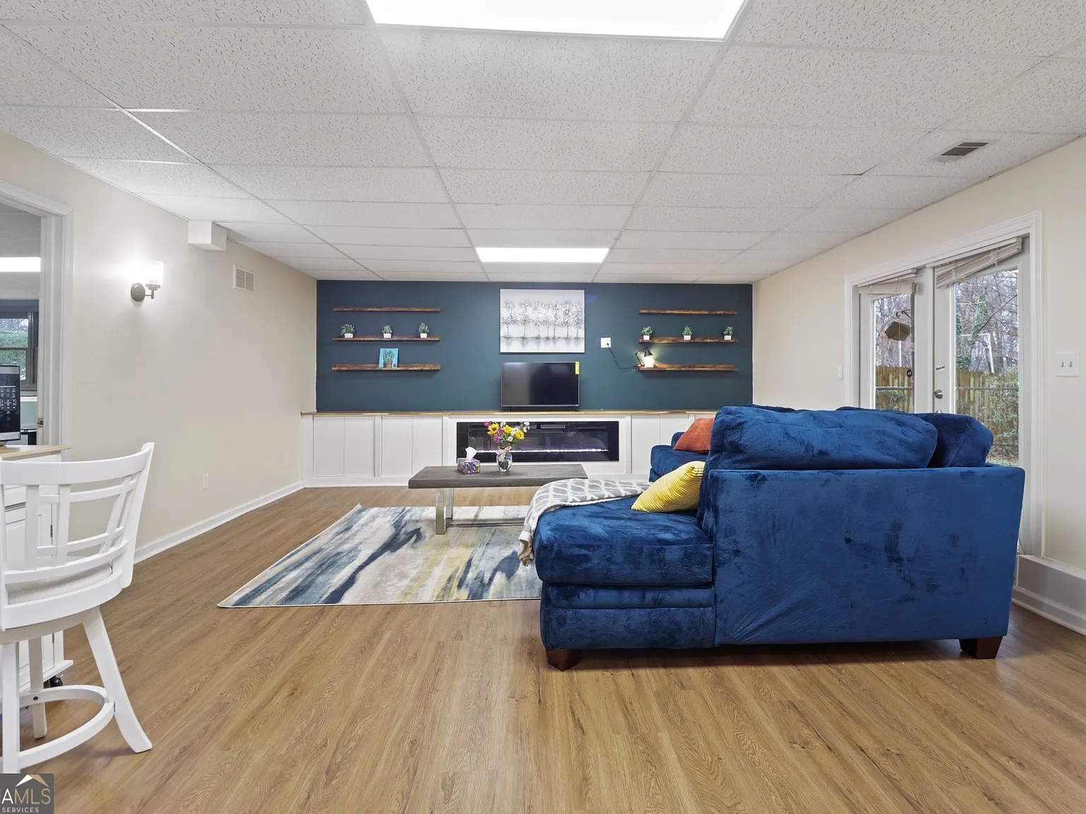 2 bed, 1.0 bath, 2552 sqft, $1,600 — Photo 2