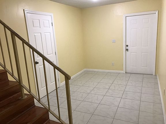 4th image of 22 Ann Lee Ln