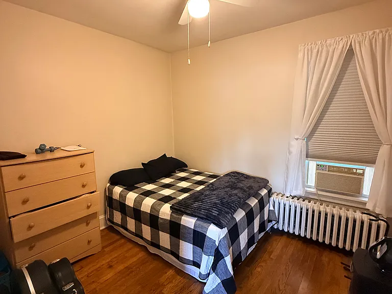 2355 Burdett Ave #B — Photo 11