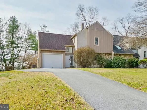 3498 Dawn View Dr, Lancaster, PA 17601