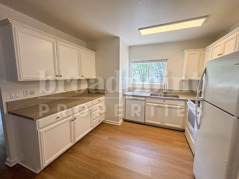 2536 White Oak Pl #2 — Photo 5