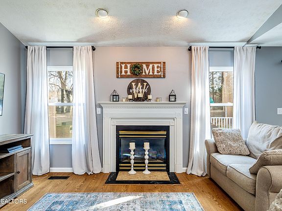 4th image of 708 Chapelwood Cir