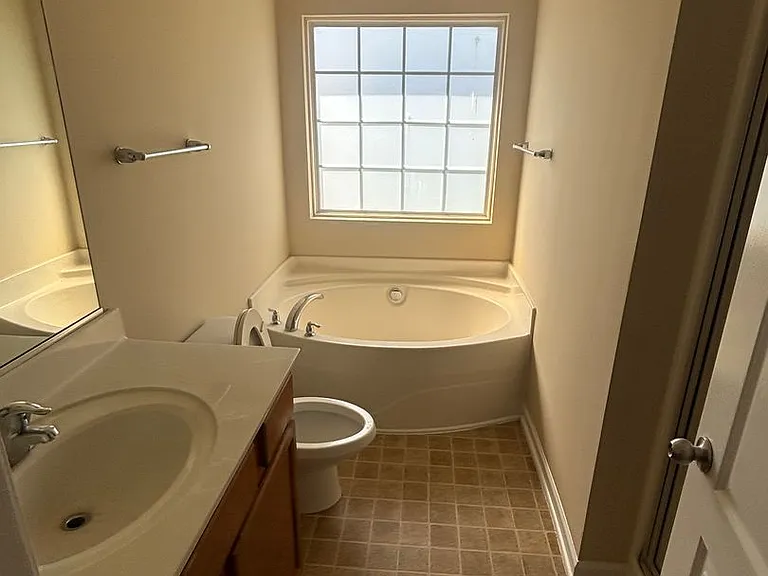 1626 Daisy Park Dr — Photo 9