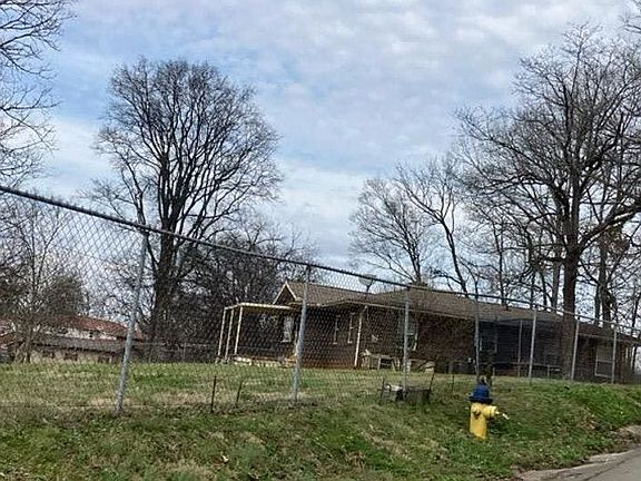 3rd image of 204 McCall Rd