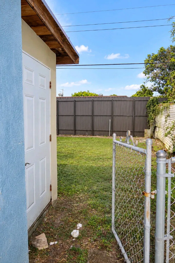 2 bed, 1.0 bath, 1100 sqft, $3,000 — Photo 1