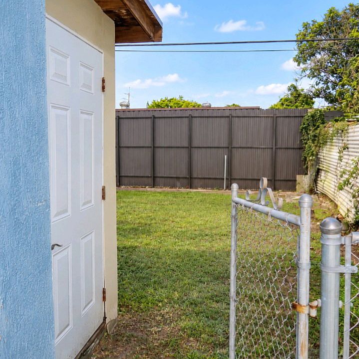 1st image of 1021 NW 40th St