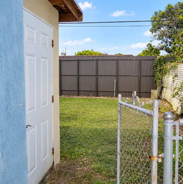 1021 NW 40th St