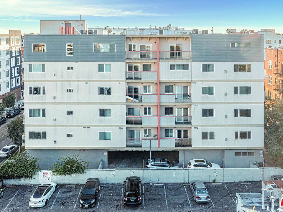 1st image of 815 S Harvard Blvd #502