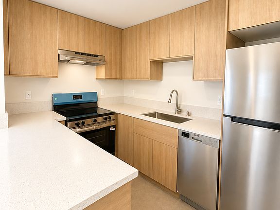 4th image of 5019 Elmwood Ave #5019