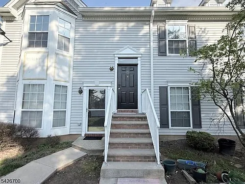 27 Columbus Dr Photo 1