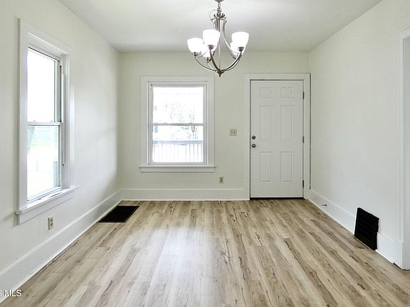 2nd image of 1838 Giant St