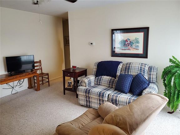 4th image of 733 Ferndale Ct