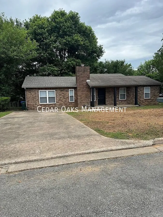 3 Bedroom + Bonus Room | 2 Bath Home with Large Fenced Backyard, Nice Neighborhood — Photo 1