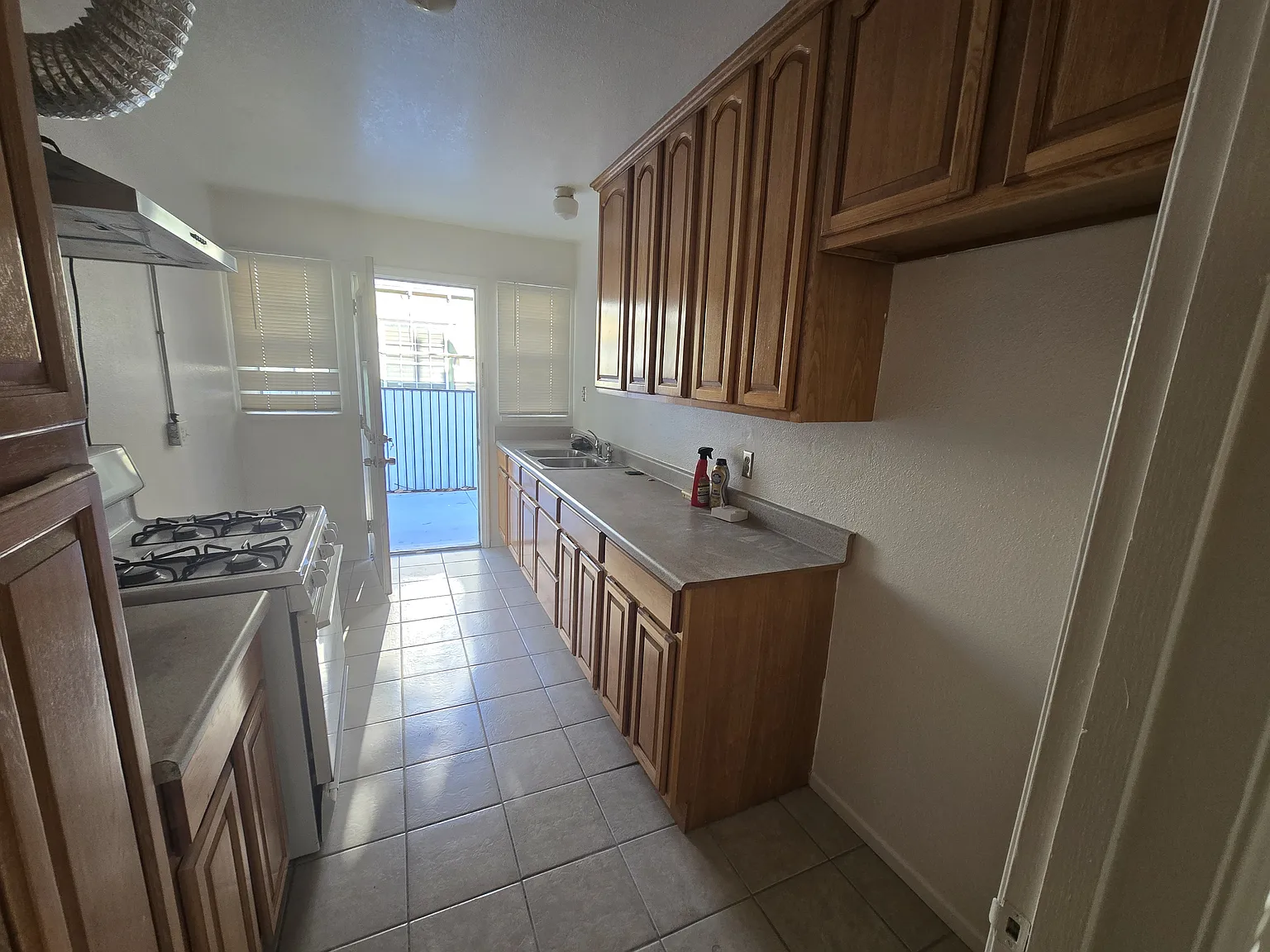 1 bed, 850 sqft, $2,000 — Photo 2